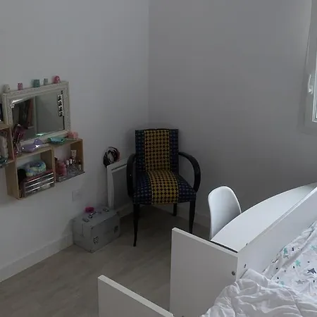 Lägenhet Maison 3 A 5 Min Du Port De La Rochelle (Charente-Maritime)